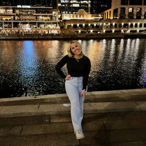 Meet your Posher, Elizabeth